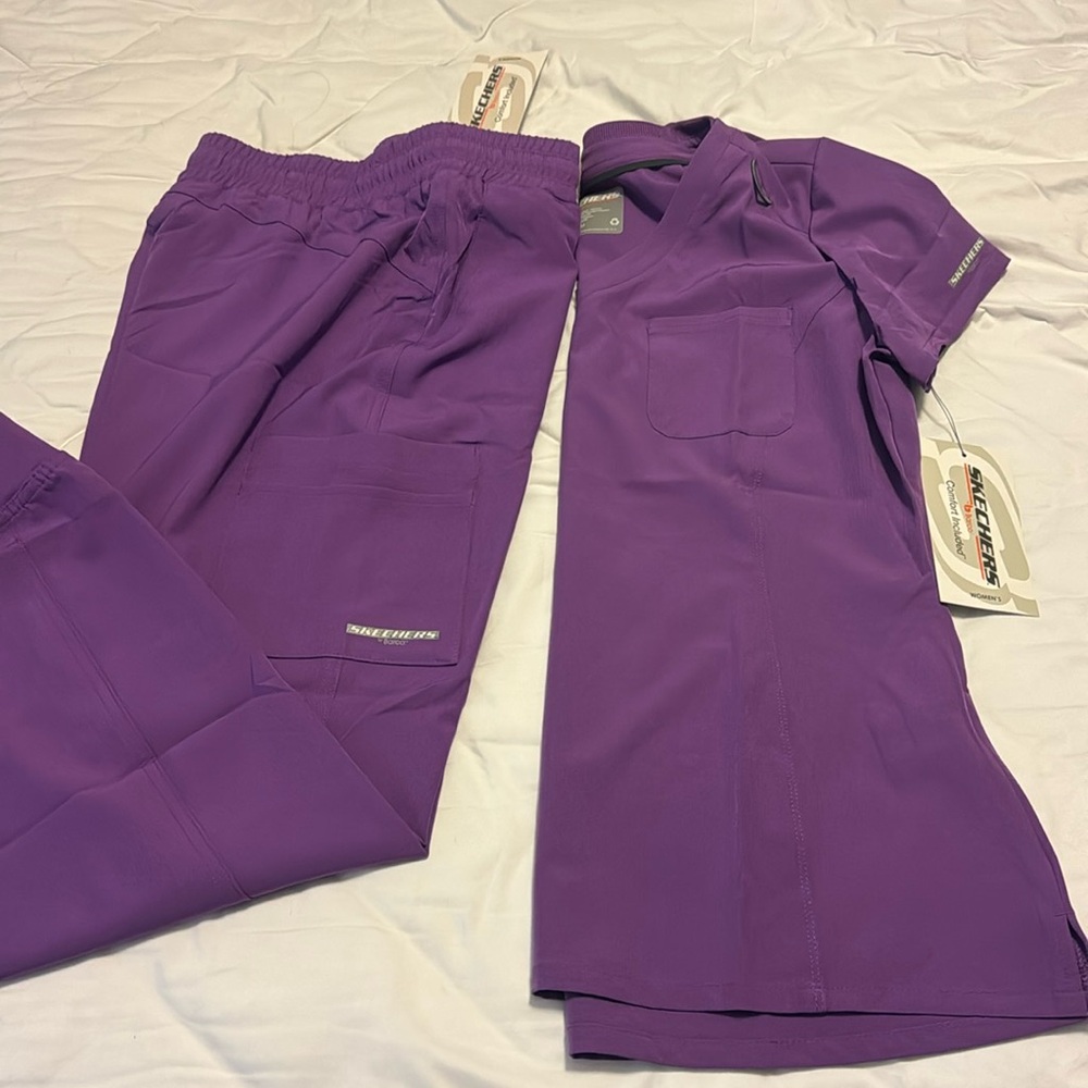 Skechers by Barco Breeze Women's 3-Pocket STRETCH V-Neck Scrub Top/Bottom Set